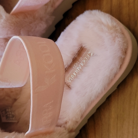 KOOLABURRA BY UGG® Fuzzin Faux Fur II Pink Slide Slipper - Picture 9 of 9